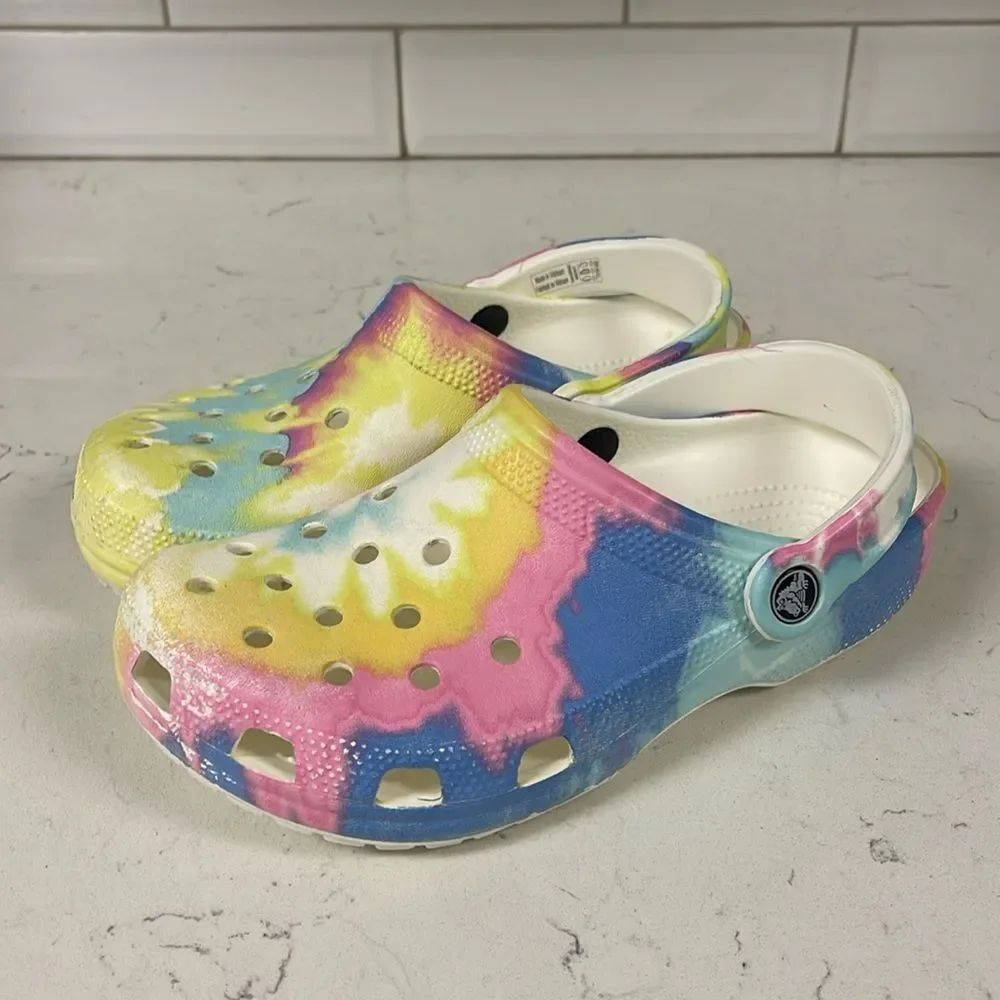 Crocs Classic Clog Tie Dye Beach Sandals Multi-Color Unisex Women’s 7 Men’s 5